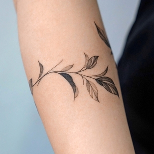 Weiblich Schwarz Botanisch tattoo auf Unterarm #51604 | Tattoo Artist Zee