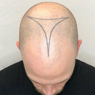 Schwarz  tattoo auf Kopf #64110 | Tattoo Artist crooked_gun