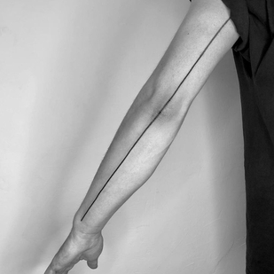 Schwarz  tattoo auf Unterarm #64117 | Tattoo Artist crooked_gun