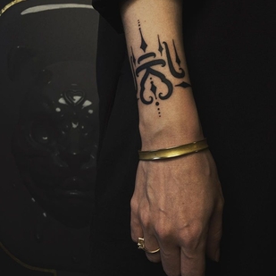 Schwarz Ornamental tattoo auf Unterarm #64413 | Tattoo Artist gaya_tree_