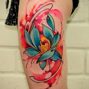 Weiblich Farbe Aquarell tattoo auf Oberschenkel #64454 | Tattoo Artist Anton Kovrigin (Yellow Dog)