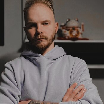 Tätowierer Aleksandr Smirnov