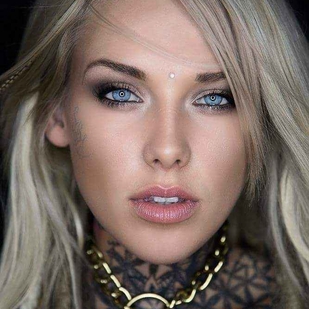 🔥 Heiße Fotos, Model-Portfolio  #9855 Tätowiermodell Lauren Brock