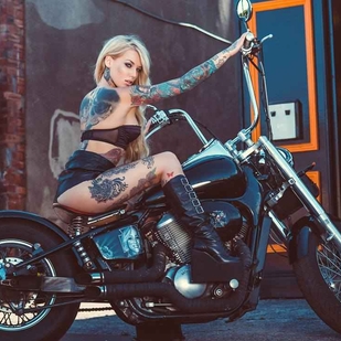 🔥 Heiße Fotos, Model-Portfolio  #9870 Tätowiermodell Lauren Brock