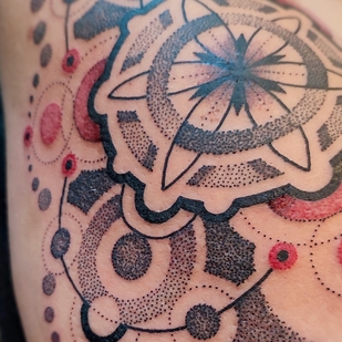 Weiblich Farbe Geometrisch tattoo auf Oberschenkel #67845 | Tattoo Artist Ioann Leo ( LEO-VAN )