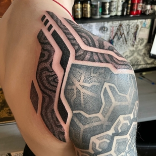 Männlich Schwarz und Grau Ornamental tattoo auf Schulter #67964 | Tattoo Artist Ioann Leo ( LEO-VAN )