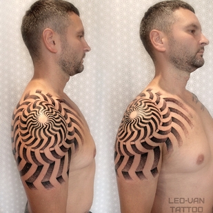 Männlich Schwarz Geometrisch tattoo auf Schulter #67987 | Tattoo Artist Ioann Leo ( LEO-VAN )