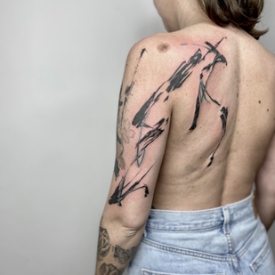 Weiblich Schwarz Abstrakt tattoo auf Schulter #68024 | Tattoo Artist Mary Nepostaeva