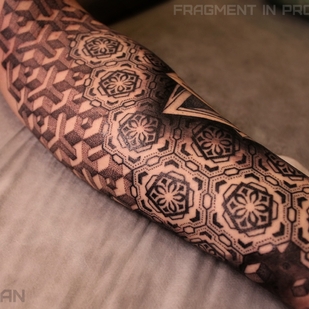 Männlich Schwarz und Grau Ornamental tattoo auf Unterarm #68052 | Tattoo Artist Ioann Leo ( LEO-VAN )