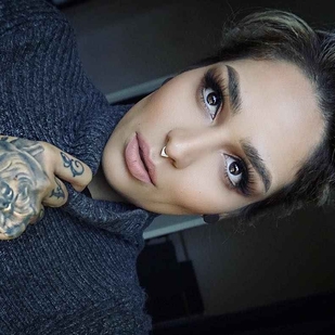 🔥 Heiße Fotos, Model-Portfolio  #801 Tätowiermodell Lora Arellano