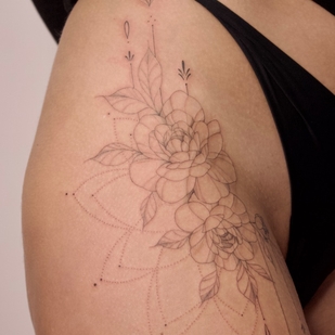 Weiblich Schwarz Fineline tattoo auf Oberschenkel #69657 | Tattoo Artist Anastasiya Kovyazina