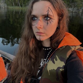 Tätowierer Masha Totuki