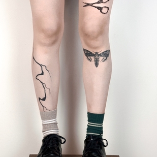 Weiblich Schwarz und Grau Dotwork tattoo auf Oberschenkel #71884 | Tattoo Artist taiga.tattoo