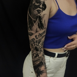 Weiblich Schwarz Realismus tattoo auf Ärmel #72021 | Tattoo Artist Vladimir Solovev