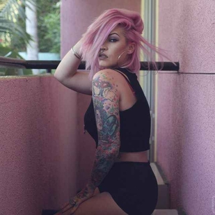 🔥 Heiße Fotos, Model-Portfolio  #12681 Tätowiermodell Roxy Lee Heart