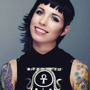 Tätowiermodell Claire West