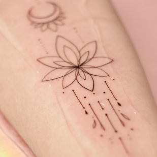 Weiblich Schwarz Fineline tattoo auf Unterarm #59644 | Tattoo Artist Anastasiya Kovyazina