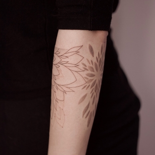 Weiblich Schwarz Fineline tattoo auf Unterarm #59655 | Tattoo Artist Anastasiya Kovyazina