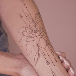 Weiblich Schwarz Fineline tattoo auf Unterarm #59658 | Tattoo Artist Anastasiya Kovyazina