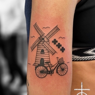Illustrativ tattoo #75364 | Tattoo Artist Claudia Fedorovici