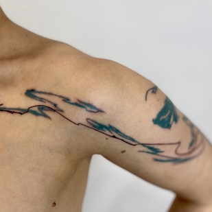 Weiblich Farbe Abstrakt tattoo auf Schulter #60353 | Tattoo Artist Mary Nepostaeva