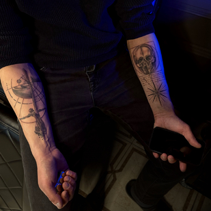 Männlich Schwarz und Grau Grafik tattoo auf Unterarm #76265 | Tattoo Artist Master Margarita