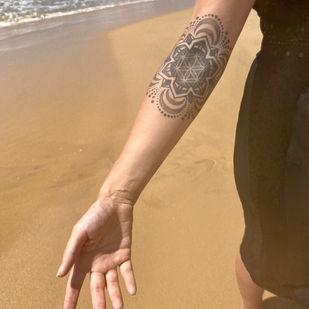 Weiblich Schwarz und Grau Ornamental tattoo auf Unterarm #77064 | Tattoo Artist Ioann Leo ( LEO-VAN )