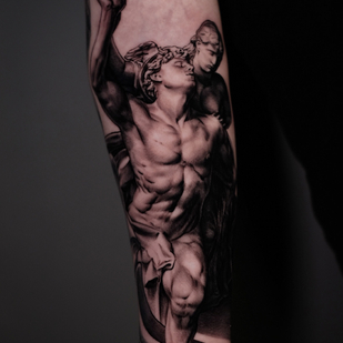 Männlich Schwarz und Grau Realismus tattoo auf Unterarm #77821 | Tattoo Artist Aleksey Titov