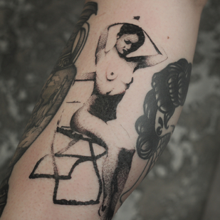 Weiblich Schwarz Whipshading tattoo auf Schienbein #78933 | Tattoo Artist Alexander Rebel