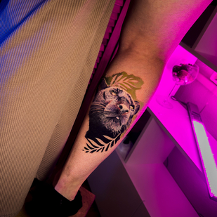Weiblich Farbe Realismus tattoo auf Schienbein #79549 | Tattoo Artist Sergey Proshkin