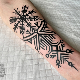 Männlich Schwarz Ornamental tattoo auf Unterarm #81871 | Tattoo Artist Ioann Leo ( LEO-VAN )