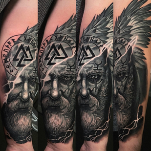 Männlich Schwarz und Grau Realismus tattoo auf Unterarm #81969 | Tattoo Artist Dislike