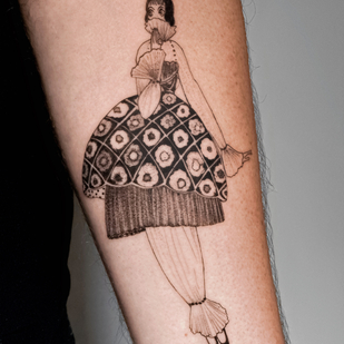 Männlich Schwarz und Grau Avantgarde tattoo auf Unterarm #82308 | Tattoo Artist taiga.tattoo