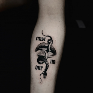 Männlich Schwarz Grafik tattoo auf Unterarm #82316 | Tattoo Artist Polina s Tatuina