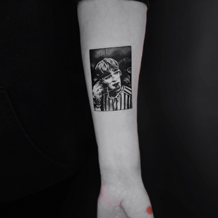 Weiblich Schwarz Mikrorealismus tattoo auf Unterarm #82338 | Tattoo Artist Polina s Tatuina