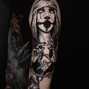 Männlich Schwarz Grafik tattoo auf Schulter #82342 | Tattoo Artist Polina s Tatuina