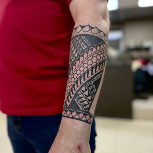 Weiblich Schwarz Polynesisch tattoo auf Unterarm #82455 | Tattoo Artist Maxim Parhomenko