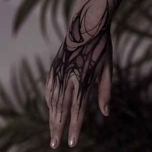Weiblich Schwarz Abstrakt tattoo auf Handfläche #82536 | Tattoo Artist Lida