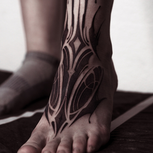 Weiblich Schwarz und Grau Abstrakt tattoo auf Fuß #82546 | Tattoo Artist Lida