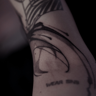 Weiblich Schwarz und Grau Abstrakt tattoo auf Unterarm #82550 | Tattoo Artist Lida