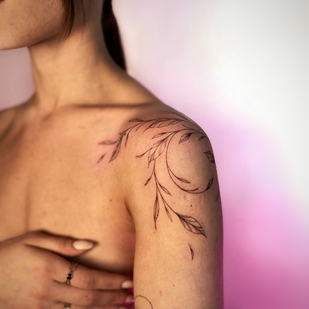 Weiblich Schwarz  tattoo auf Schulter #83157 | Tattoo Artist Ekaterina Maximova