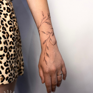 Weiblich Schwarz  tattoo auf Unterarm #83173 | Tattoo Artist Ekaterina Maximova