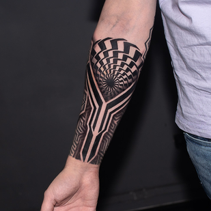 Männlich Schwarz und Grau Geometrisch tattoo auf Unterarm #83353 | Tattoo Artist Konstantin Ovsyannikov