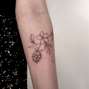 Weiblich Schwarz  tattoo auf Unterarm #83446 | Tattoo Artist Daria Galina