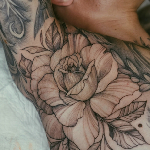 Männlich Schwarz Grafik tattoo auf Schulter #84220 | Tattoo Artist Anna Novitskaya