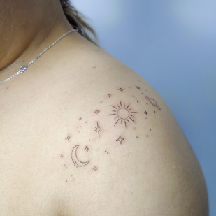 Weiblich Schwarz Autorenstil tattoo auf Schulter #83931 | Tattoo Artist Dracoliss.ink