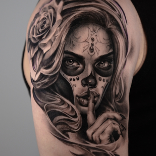 Männlich Schwarz und Grau Porträt tattoo auf Schulter #88218 | Tattoo Artist Mariia Agafonova