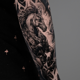 Männlich Schwarz und Grau Realismus tattoo auf Ärmel #88219 | Tattoo Artist Mariia Agafonova