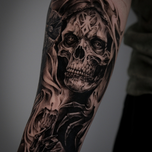 Männlich Schwarz und Grau Realismus tattoo auf Ärmel #88220 | Tattoo Artist Mariia Agafonova