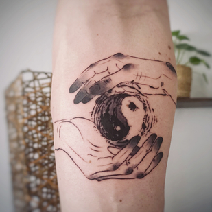 Männlich Schwarz und Grau Illustrativ tattoo auf Unterarm #85741 | Tattoo Artist May